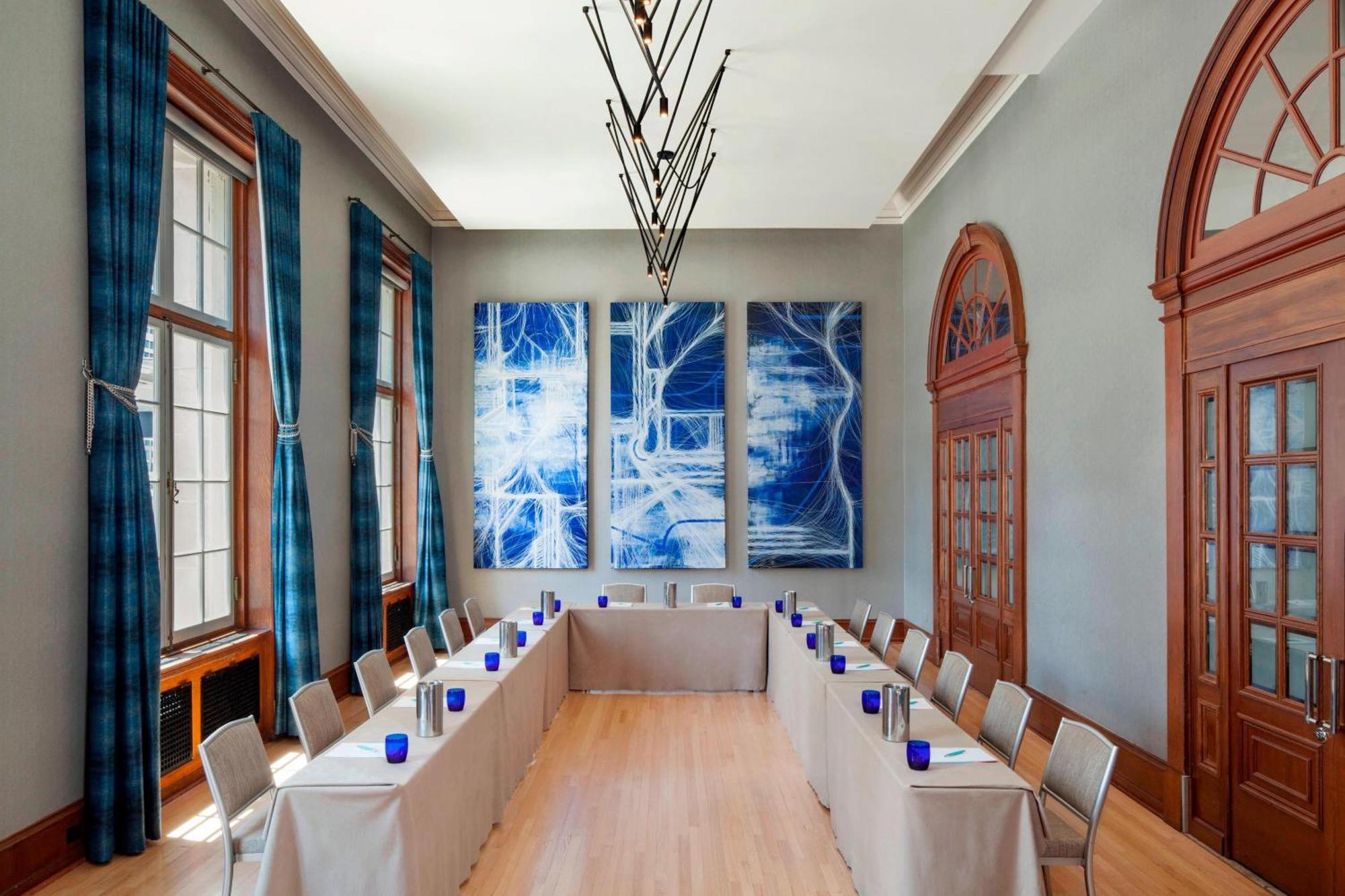 Le Meridien Hotel 4*