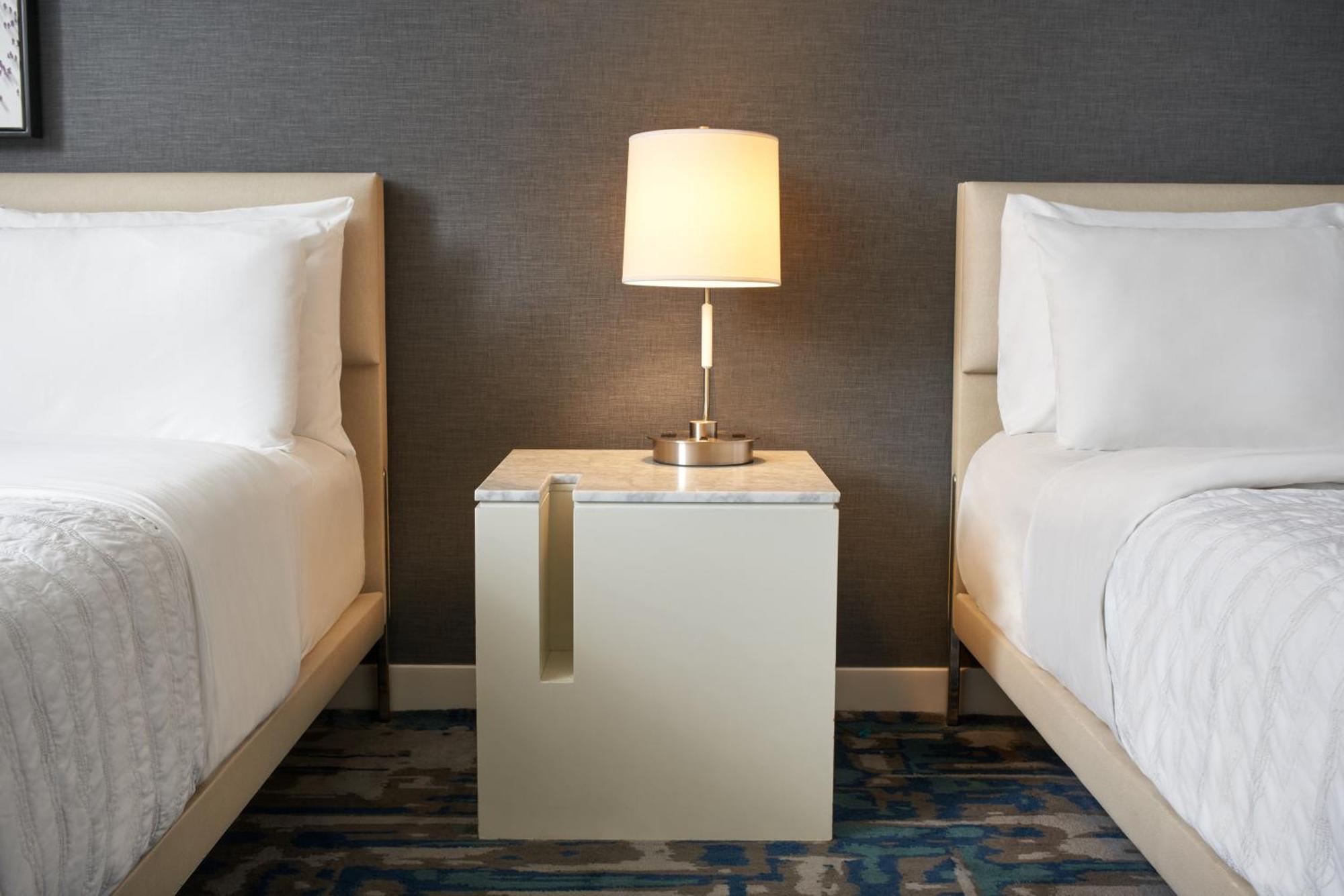 Le Meridien Hotel 4*